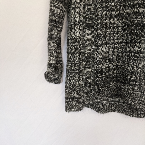 JJ Basics Crew neck Sweater - Picture 6 of 7
